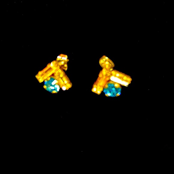 Silpada retired earrings nib and was used for display only. Artisan Jewelry - Picture 2 of 4